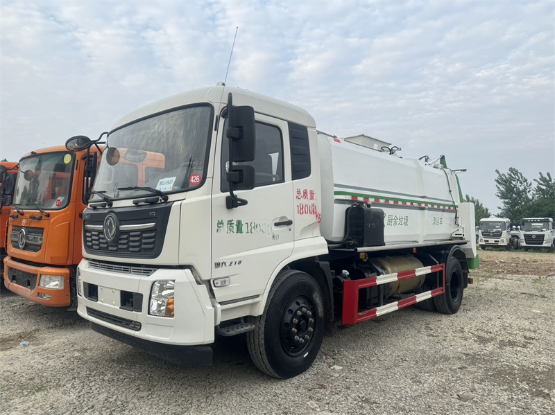 4臺餐廚垃圾車加急發往鄭州，上午簽約下午發車！！